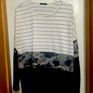 Strip/camo long sleeve top